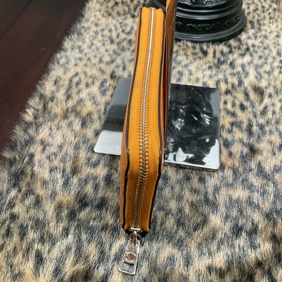 COACH FULL ZIP ACCORDION CROSS GRAIN LEATHER WALLET - Picture 2 of 11